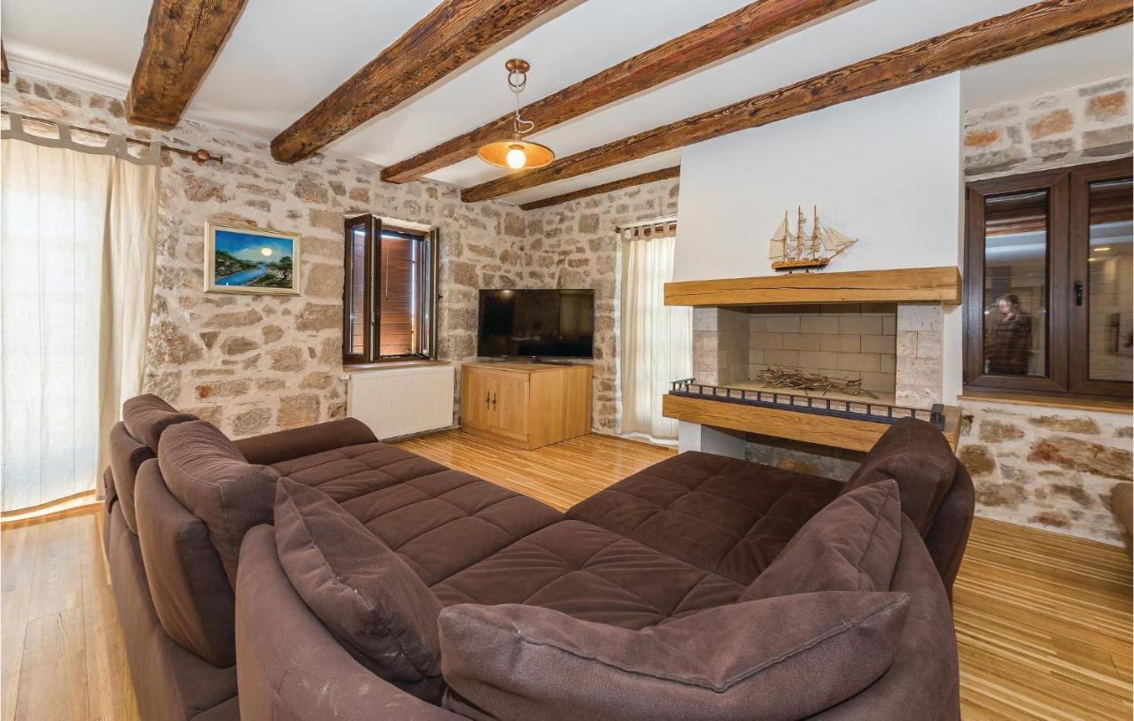 9 Bedroom Lovely Home In Kaprije Exterior photo